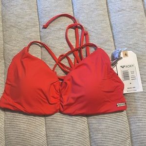 Roxy bikini top, size M. NWT
